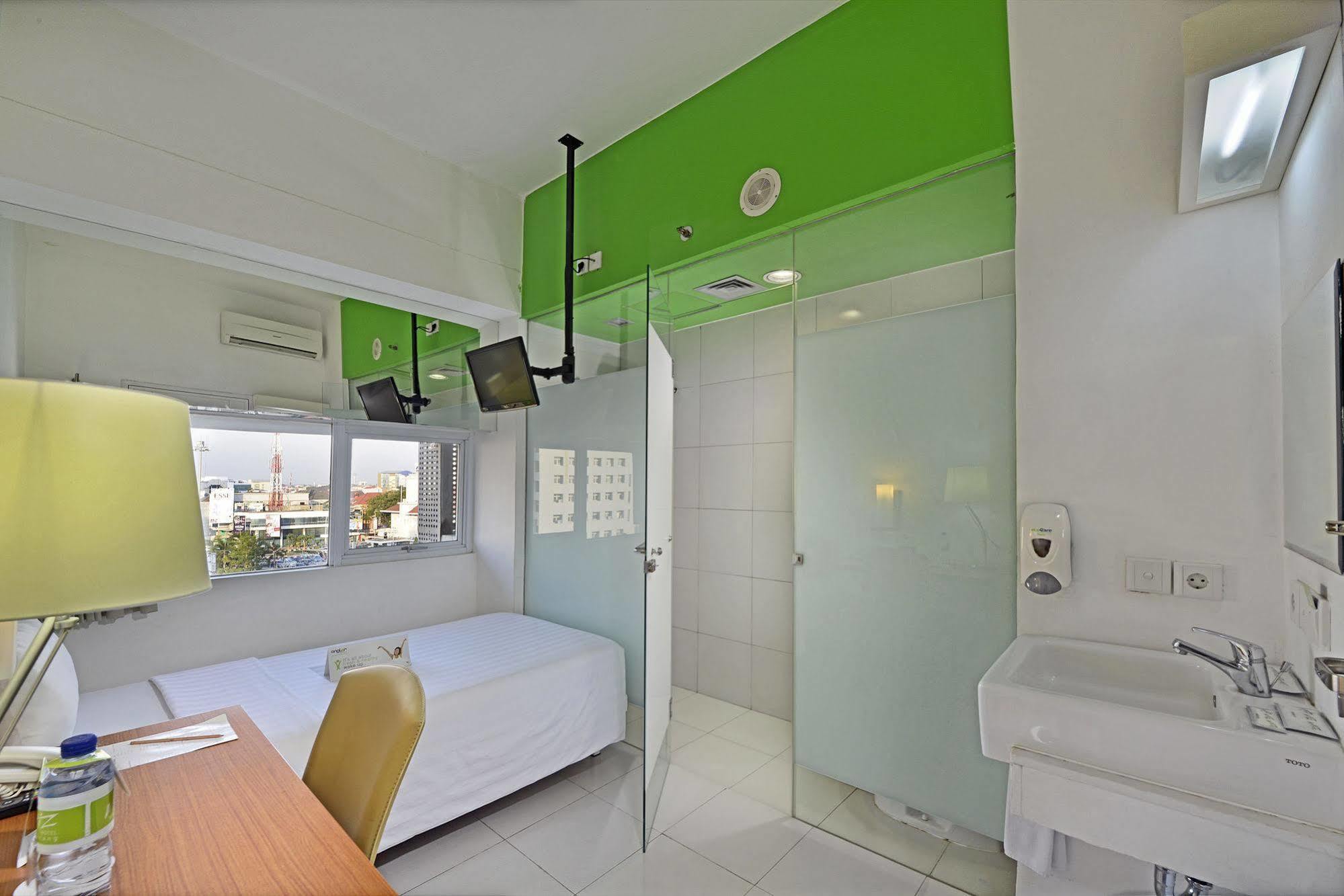 Whiz Hotel Pemuda Σεμαράνγκ Εξωτερικό φωτογραφία